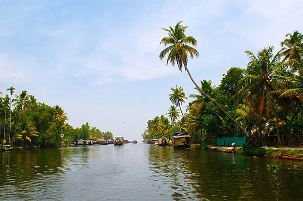 Alleppey HouseBoat at lake